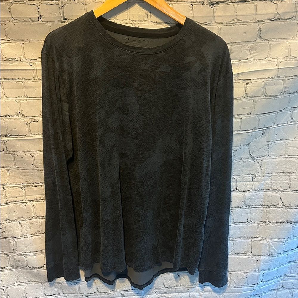 Under Armour Loose Camouflage Dri-Fit Long Sleeve Men’s Size Xl